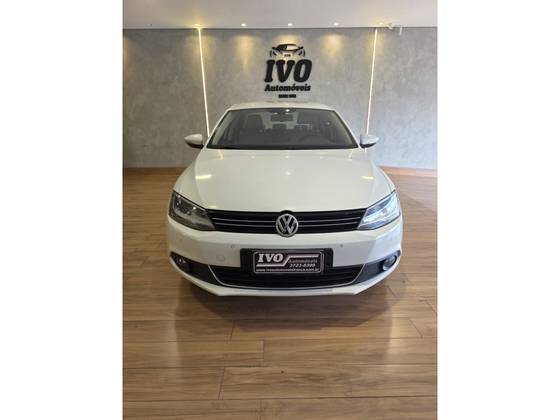 VOLKSWAGEN JETTA 2.0 TSI HIGHLINE 211CV GASOLINA 4P TIPTRONIC VOLKSWAGEN JETTA 2.0 TSI HIGHLINE 211CV GASOLINA 4P TIPTRONIC